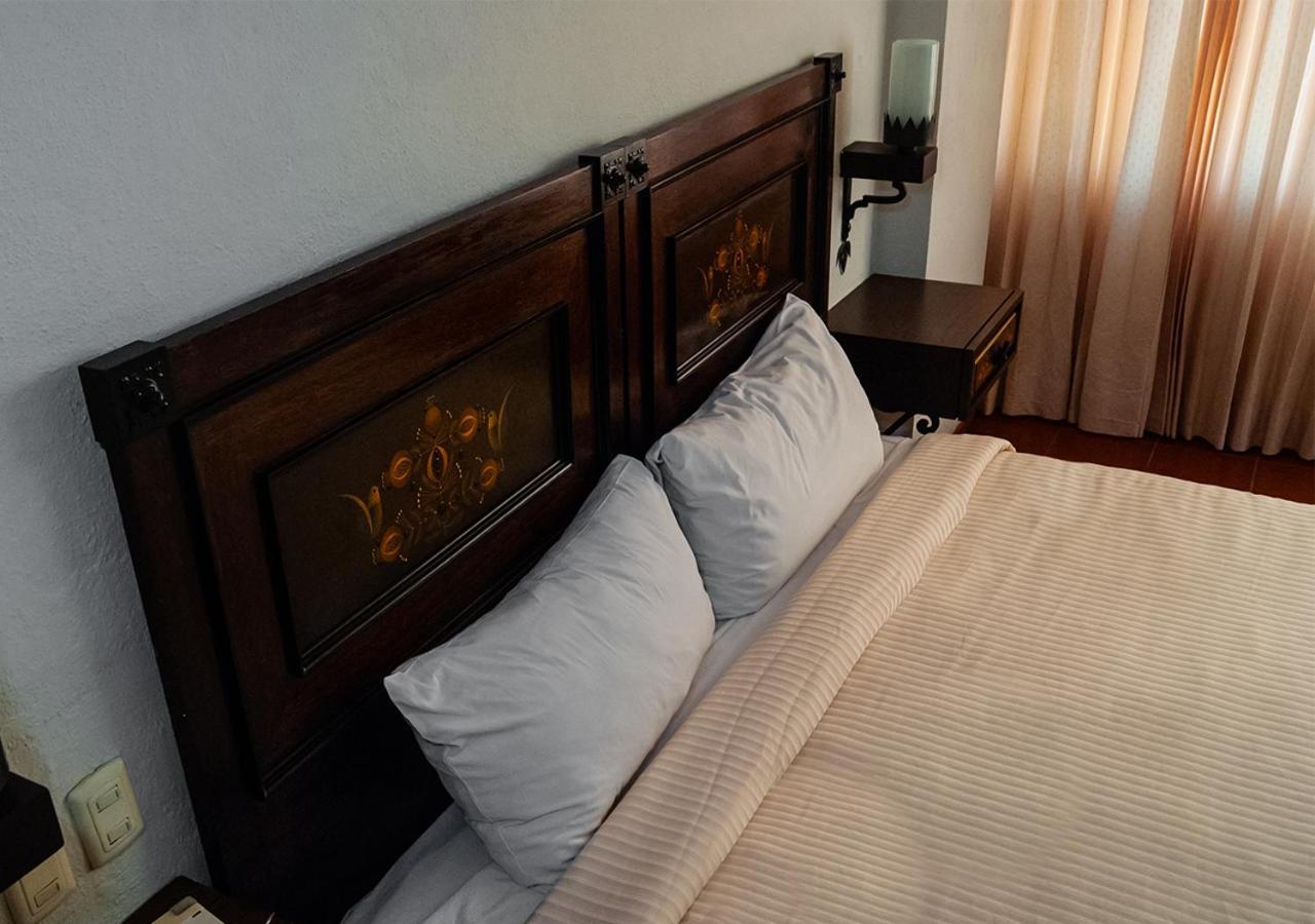 Hotel Fenix Γκουανταλαχάρα Δωμάτιο φωτογραφία